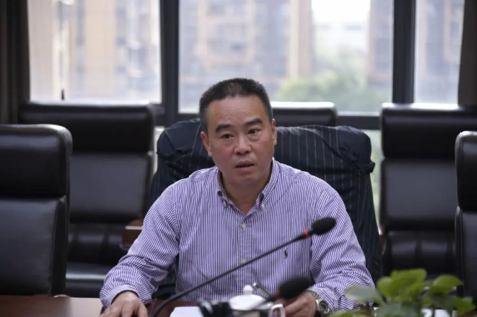 市紀(jì)委監(jiān)委駐市國(guó)資委紀(jì)檢監(jiān)察組組長(zhǎng)朱曉東講話